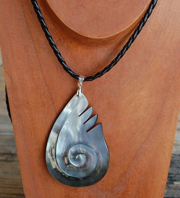 black mop shell necklace