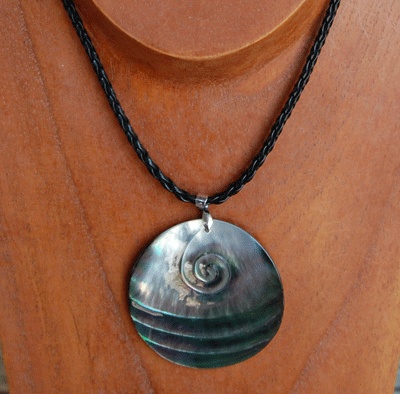 black mop shell necklace