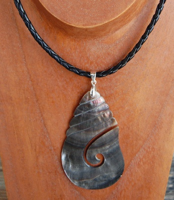black mop shell necklace