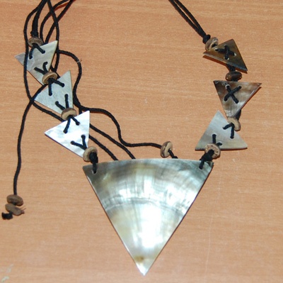 seahsell necklace art