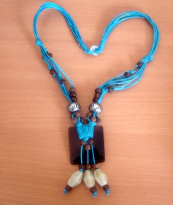 black pen shell nacklace with bead